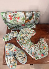 Authentic Gucci 3Pc Travel Set W/Lg Bag/Eye Mask/Neck Pillow/Slippers Sz M NWT