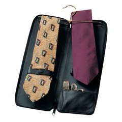 NEW IN BOX CRICKET HANGING DELUXE LEATHER TIE ZIPPER CASE MSRP $159