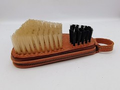 Vtg Leather Men&rsquo;s Travel Brush with Zippered Accessory Pouch