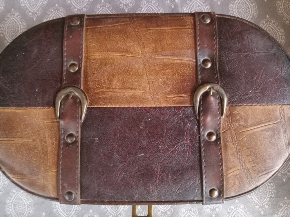 Leather Case Felt Lined Oval Shaped Pre-owned Storage Box