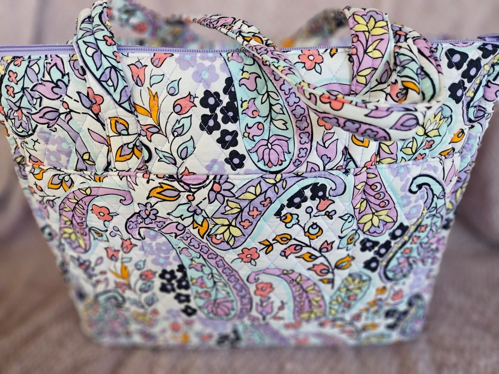 VERA BRADLEY MADDALENA SOFT QUILTED PAISLEY COMPACT TRAVELER BAG-MEDIUM- *NWT*